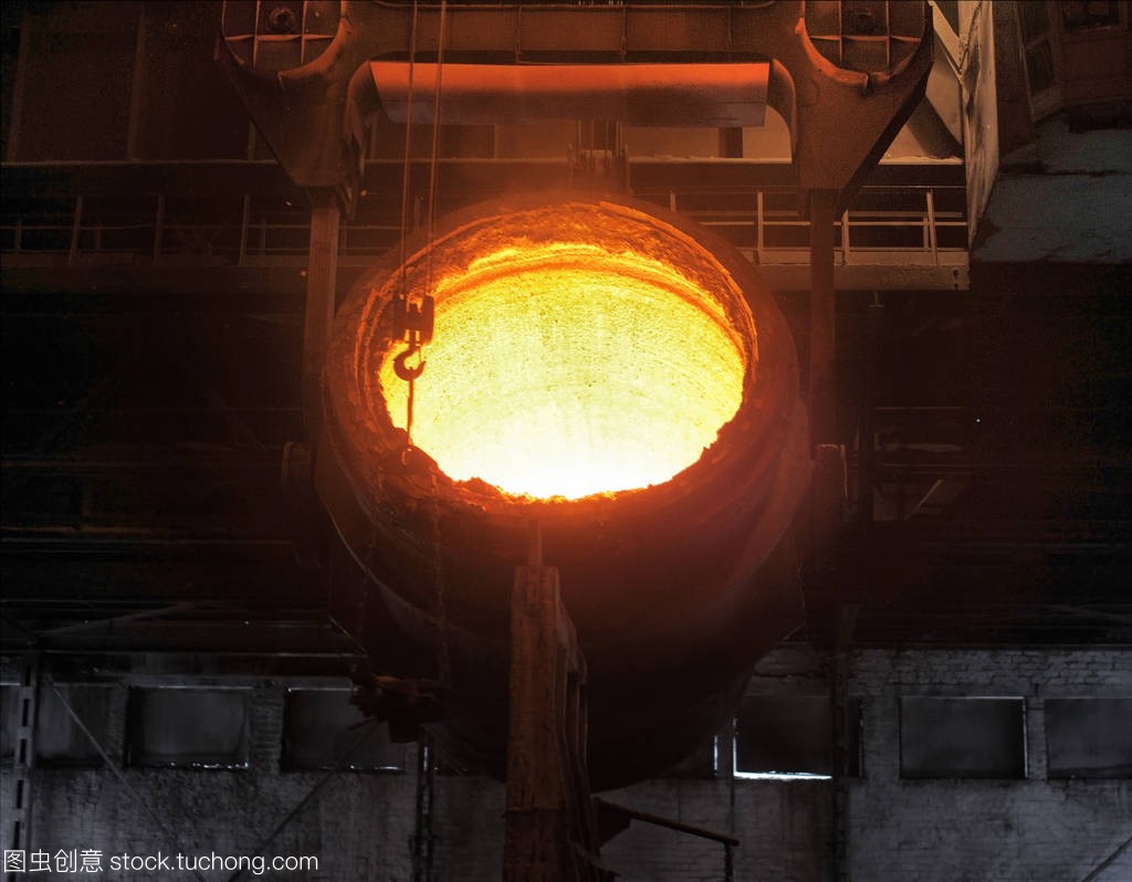 坩堝在感應(yīng)設(shè)備中起什么作用？